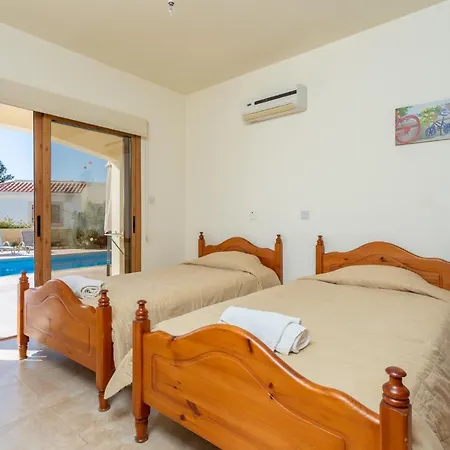 Hector Beach * Polis